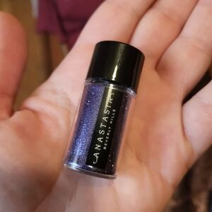 Anastasia Beverly Hills Shimmering Purple Eyeshadow